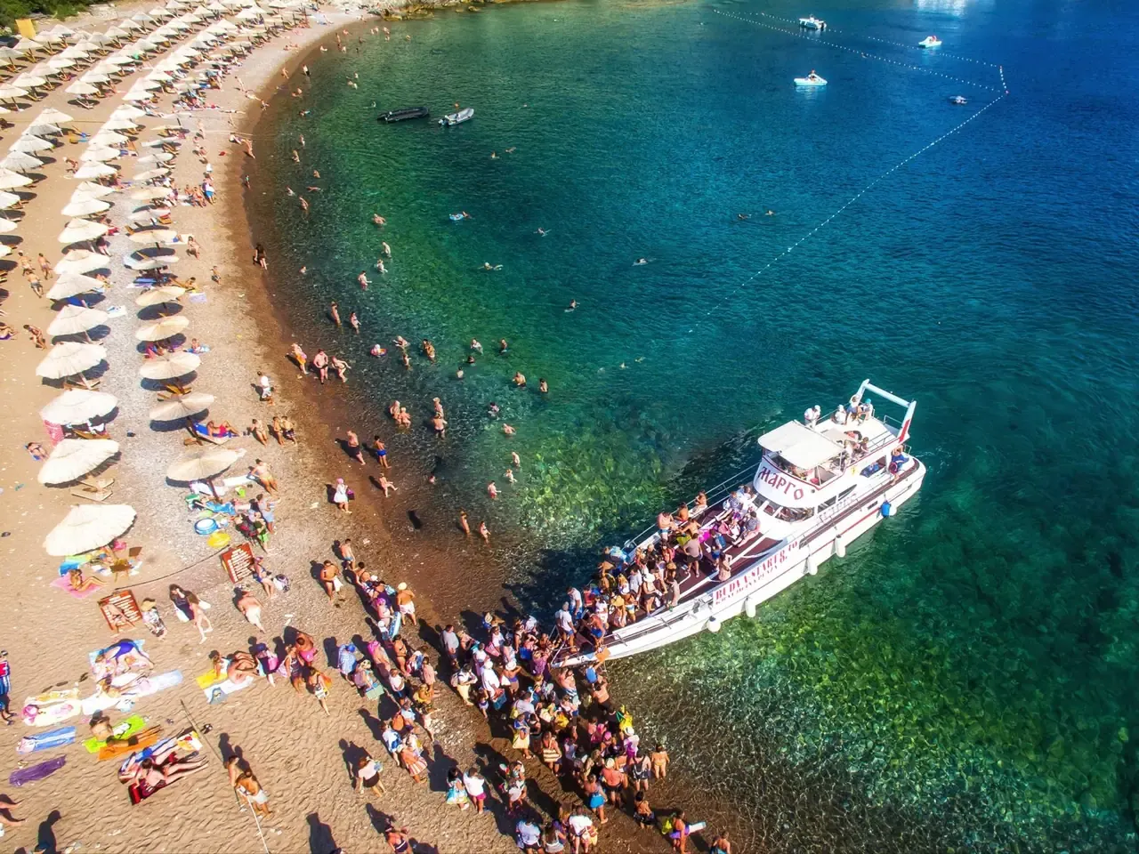 Kraljičina plaža — skriveni zaliv sa šljunkom i bistrim morem